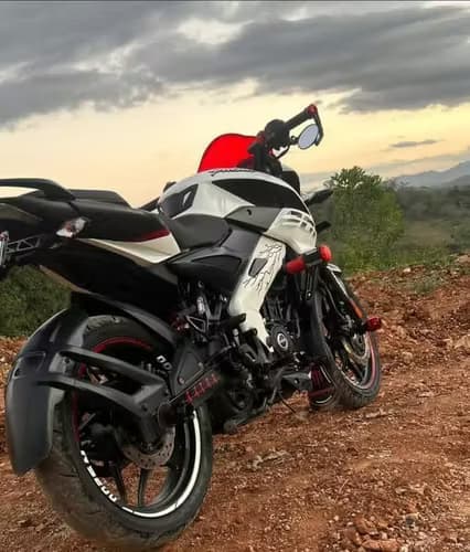 2024 Bajaj Pulsar NS200 - foto 1