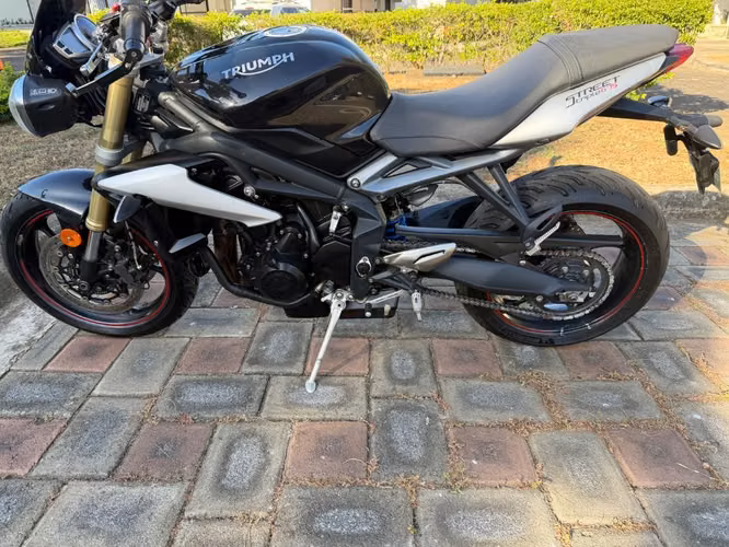 2017 Triumph M TRIPLE 675 - foto 1
